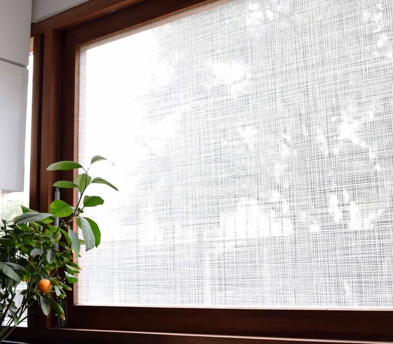 Ventana con persiana screen