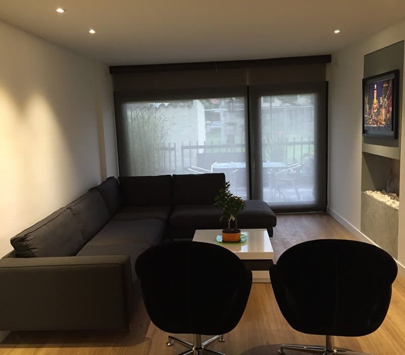 Sala con persiana blackout